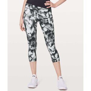 Lululemon Speed Up Crop 21" Blush Blossom Alpine White Black Size 8 With Pockets